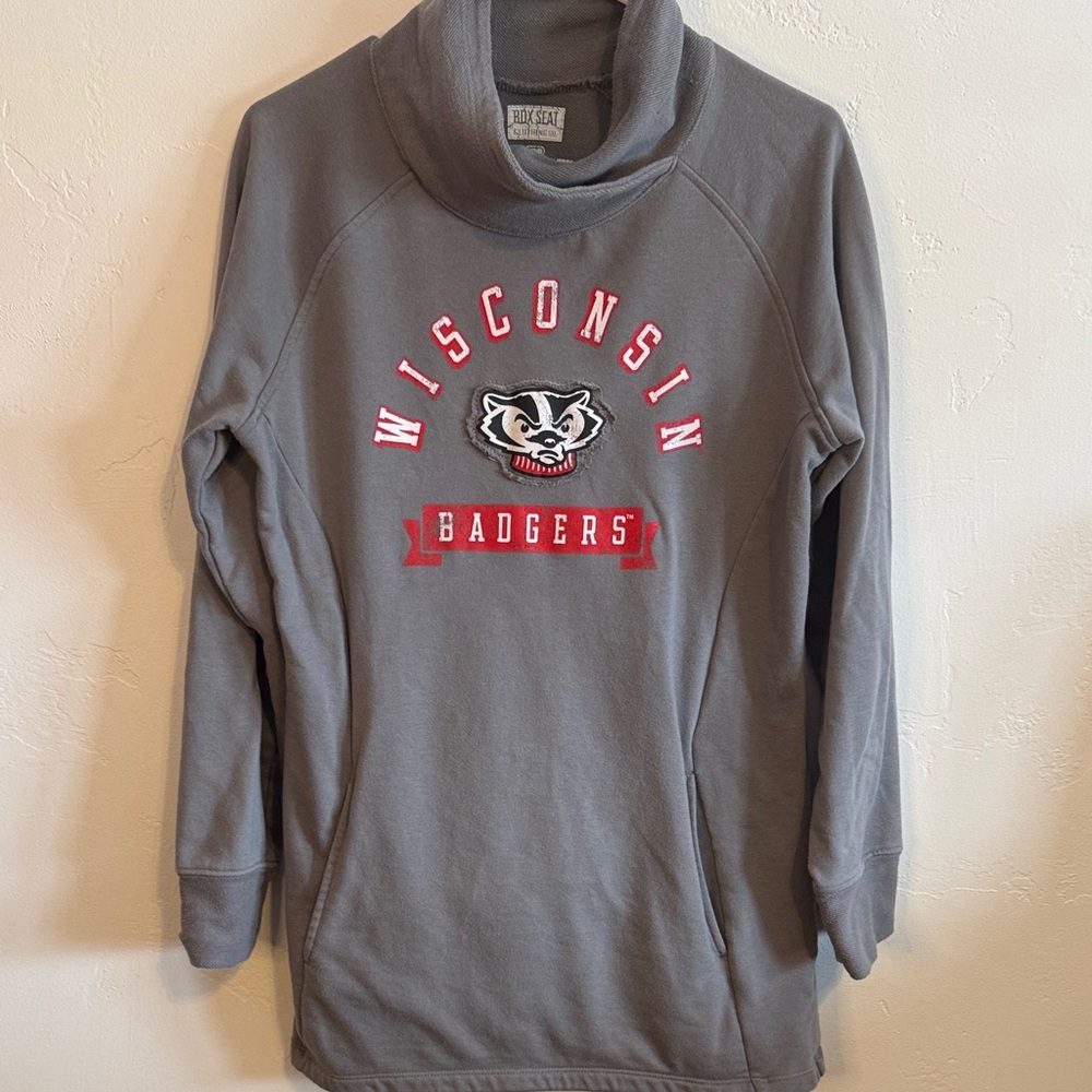 Wisconsin Badgers Women's Gray Sweatshirt